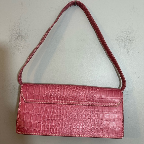 Liz Claiborne Pink Mini Croc Envelope Purse - Picture 2 of 12